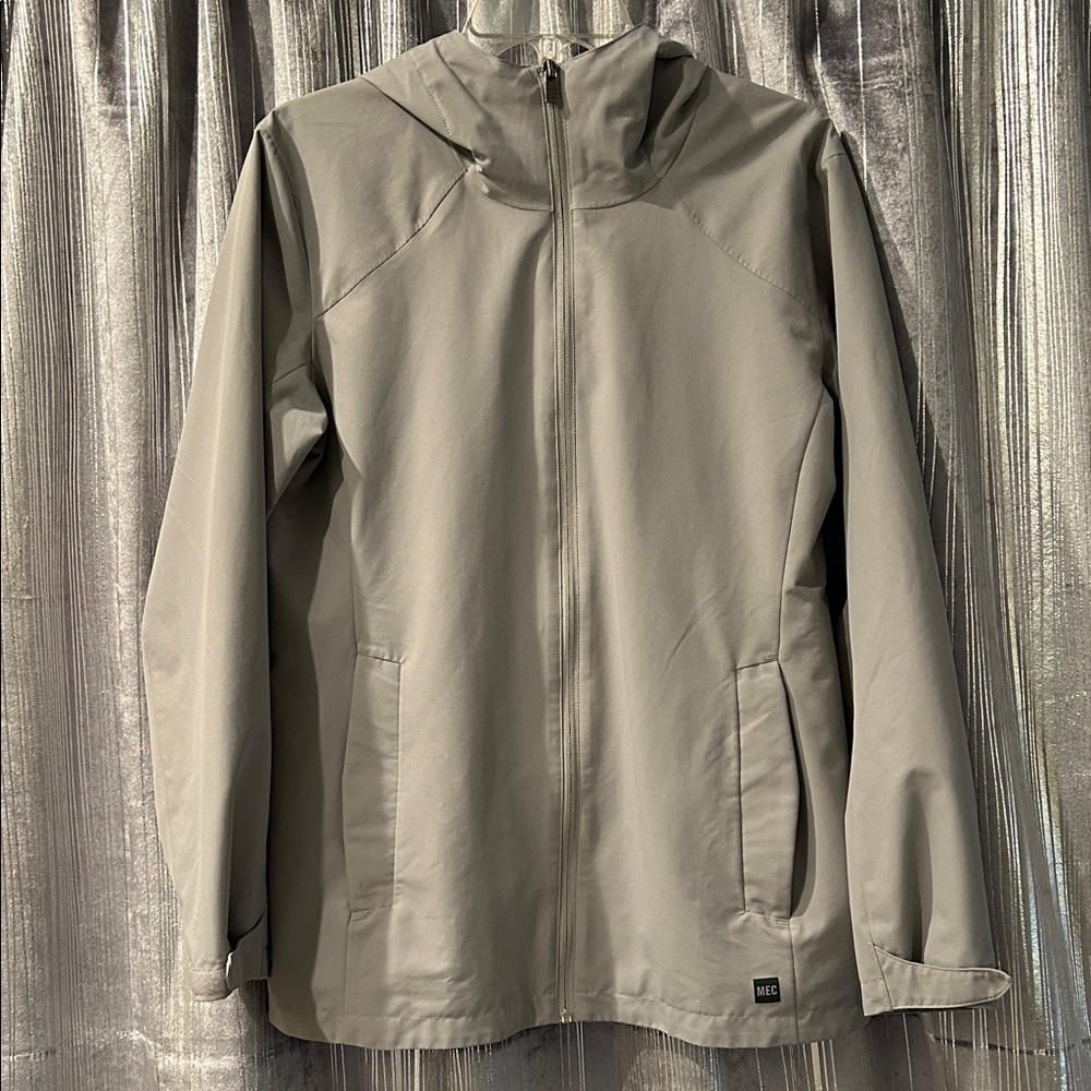 Avenida MEC Waterproof Jacket - Women's
SIZE Medium. Silver grey